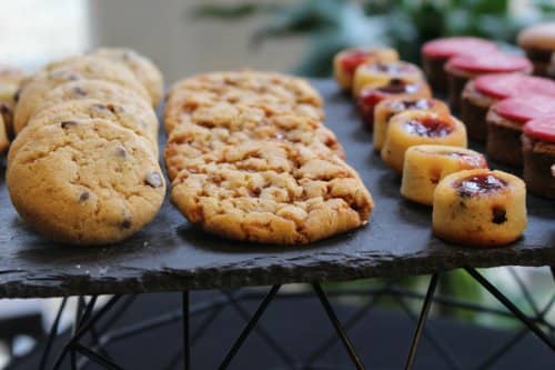 NET_cookie, biscuit et biscuit sur ardoise noire - apero dinatoire 100 personnes