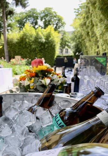 NET_Bouteille de gallia dans vasque champagne avec glaçon et fleur - traiteur entreprise paris