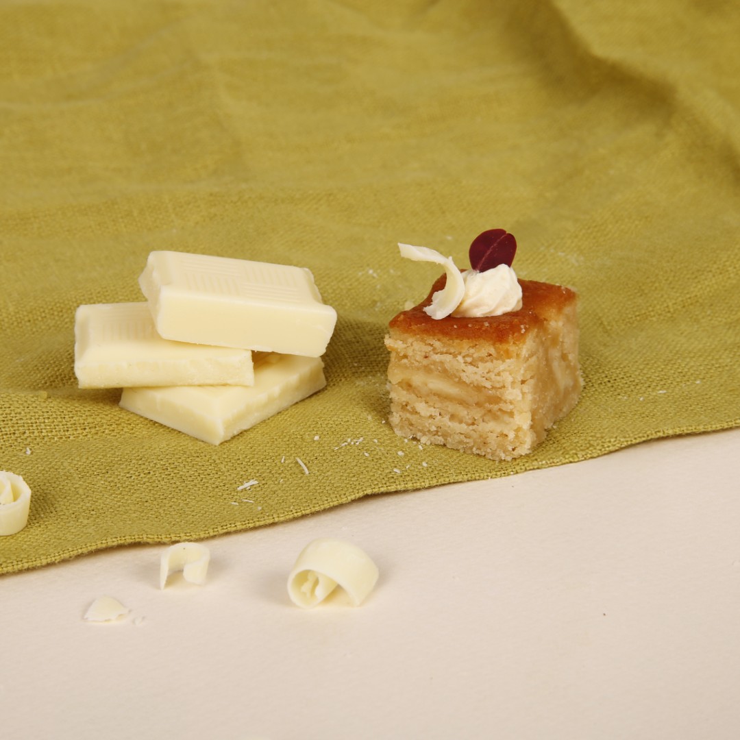 NET_assiette de pièces et cuillères sucrées - cocktail dinatoire haut de gamme - le vélo du soir traiteur événementiel paris