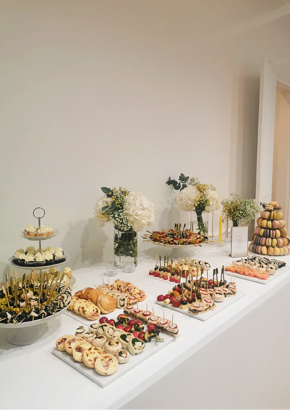 NET_Fond noir tartelette pois et oeuf de truite le vélo du soir traiteur événementiel paris